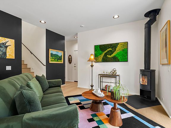 5th image of 544 Sisters Park Dr