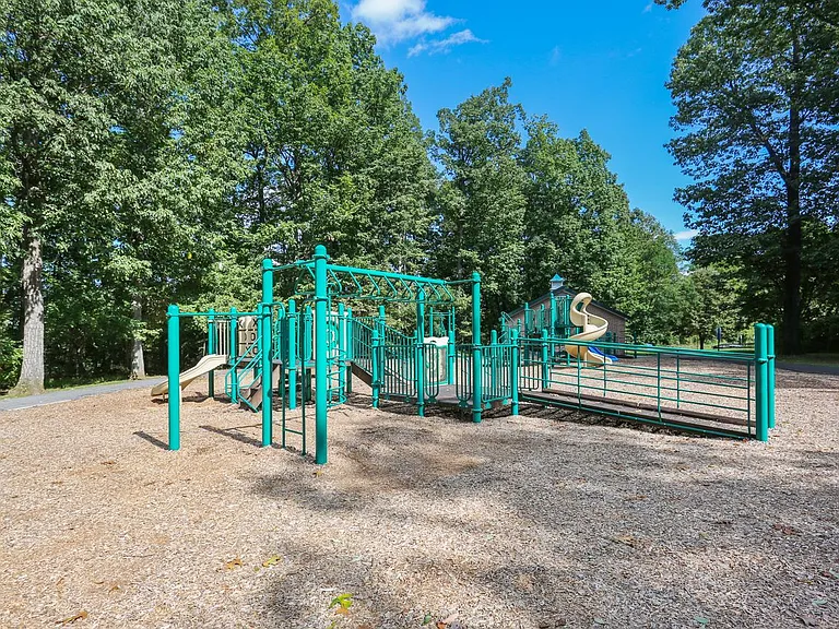 18257 Smoke House Ct — Photo 32