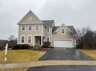 601 Sennett St, Batavia, IL 60510