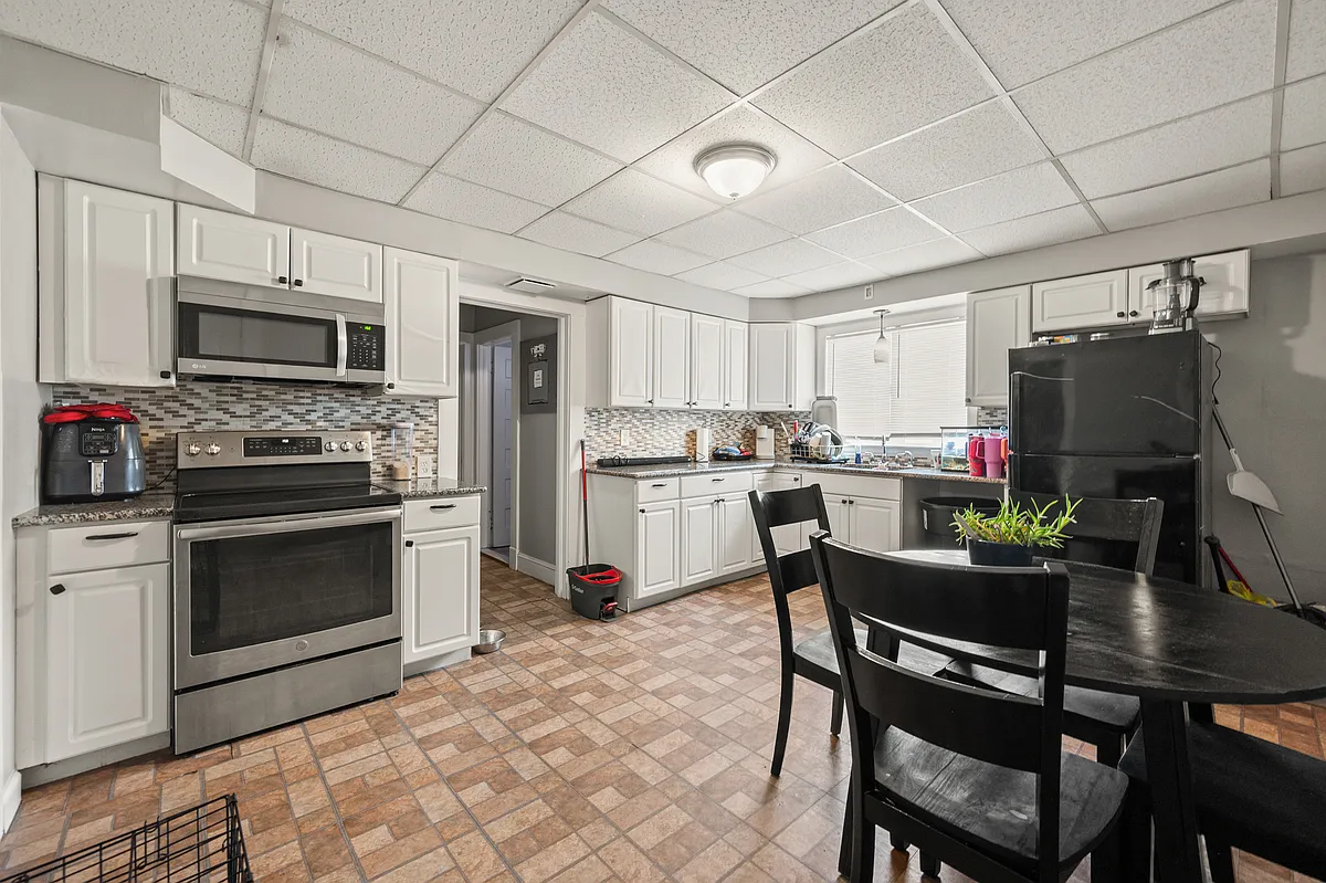 Building Photo - 811 East St #1