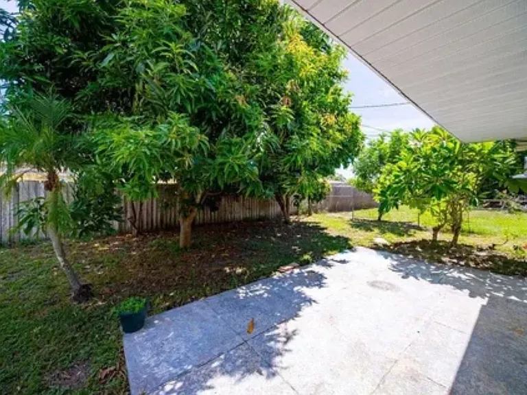 8522 75th Pl — Photo 9
