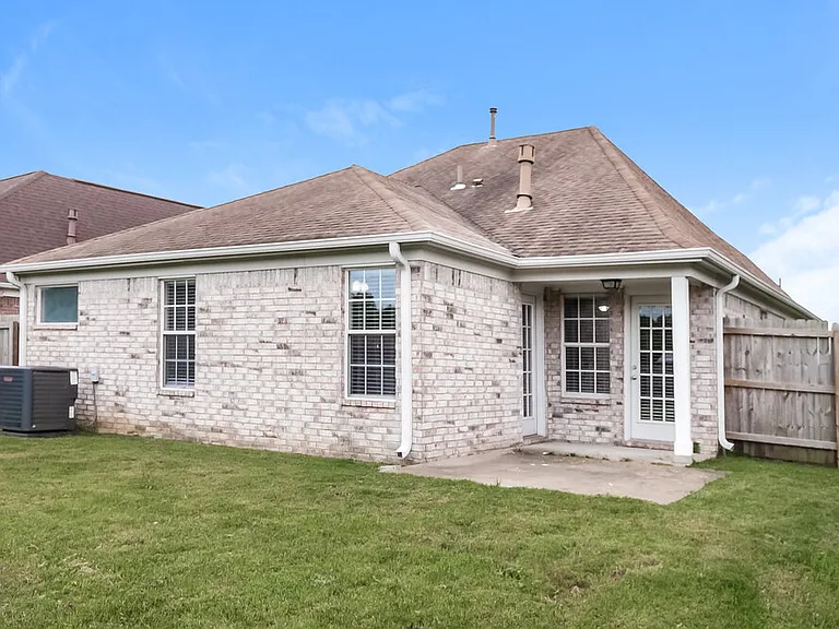 1332 Custer Dr E — Photo 16