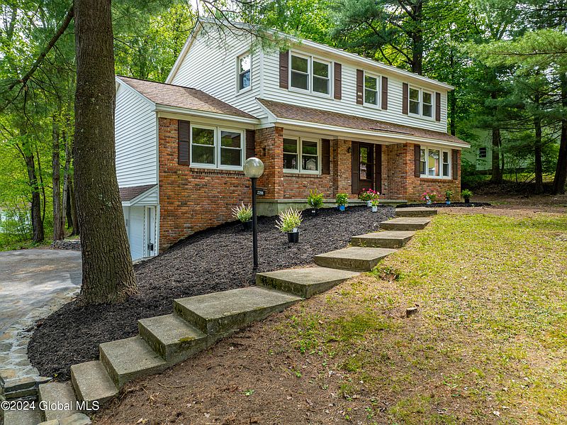 4th image of 2288 Pinehaven Drive
