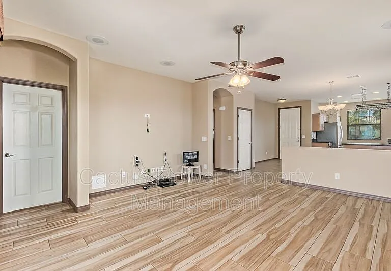 2624 W Beautiful Ln — Photo 4