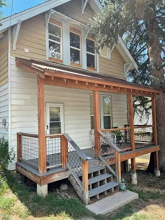 909 8th Street, Unit Main house — Photo 1