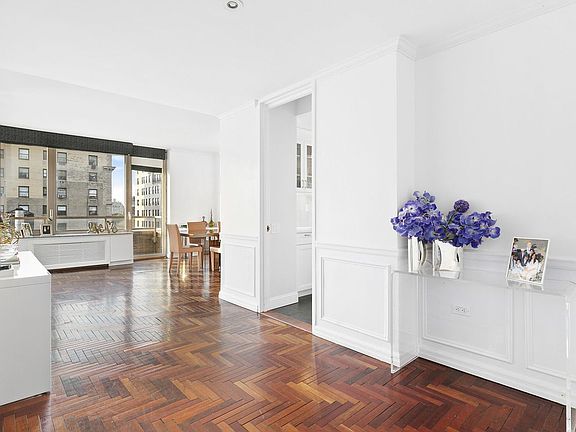 4th image of 30 E 85th St #11DEF