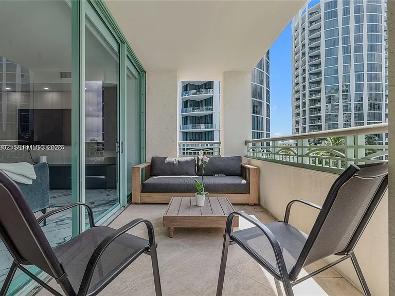 3400 SW 27th Ave #605 — Photo 18