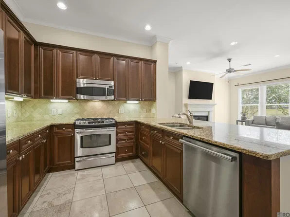 990 Stanford Ave APT 223, Baton Rouge, LA 70808