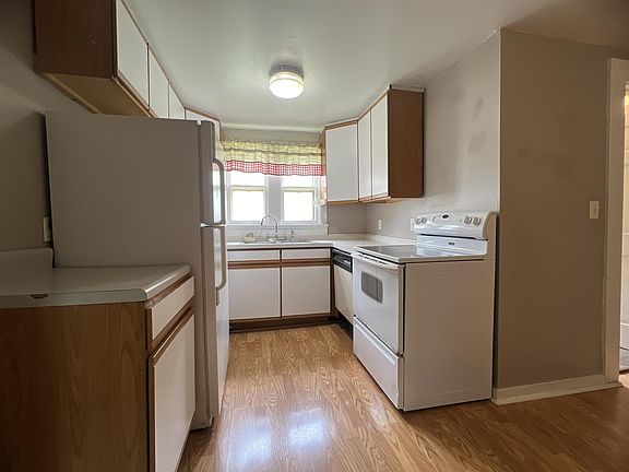 3rd image of 582 Loras Blvd #1