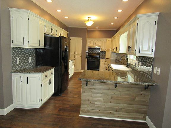 5th image of 1325 Melissa Ln