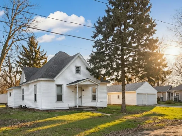 207 E Field St, Secor, IL 61771