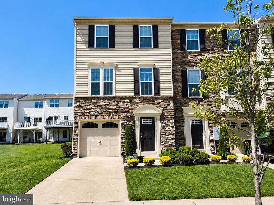 1st image of 113 Village Green Ln