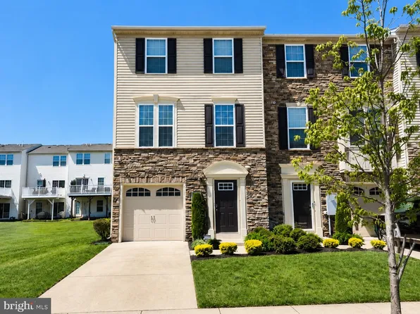 113 Village Green Ln, Sicklerville, NJ 08081