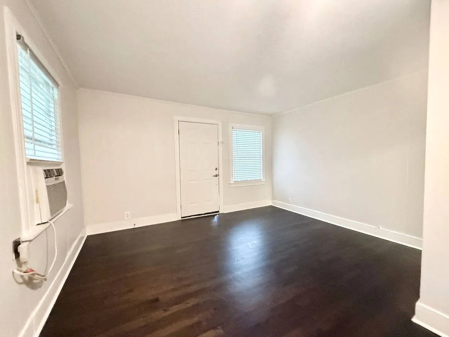 Adorable 2/1 Cottage near Downtown Lake Jackson!, — Photo 4