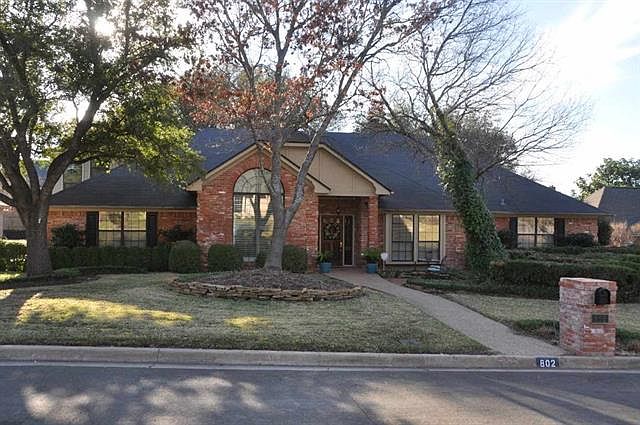1st image of 802 Wooded Crest Dr