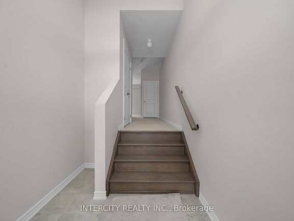 4th image of 16 Radisson St
