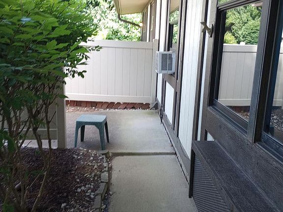 3rd image of 9444 Willowgate Dr