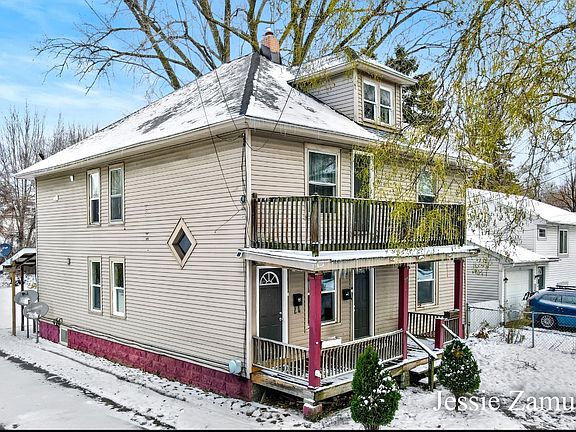 3rd image of 715 Jackson St NW #1A