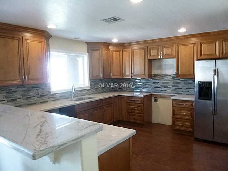 2nd image of 1825 Leonard Ln
