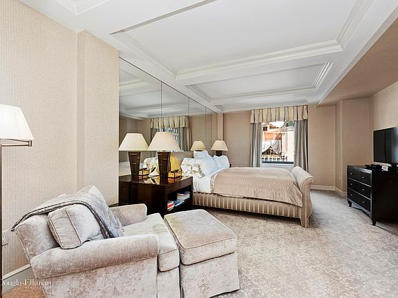 4th image of 15 E 69th St #8A
