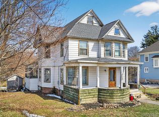 21 Maple Ave, Lyndonville, NY 14098