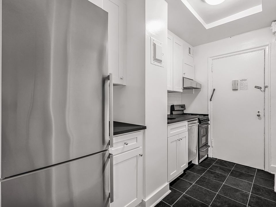 1st image of 310 E 44th St APT 824