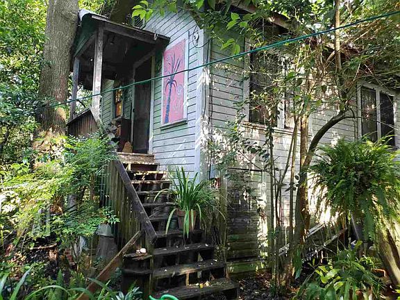 4th image of 836 N Bronough St