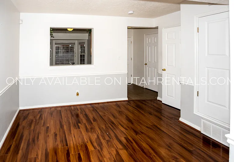1057 S 810 E — Photo 8