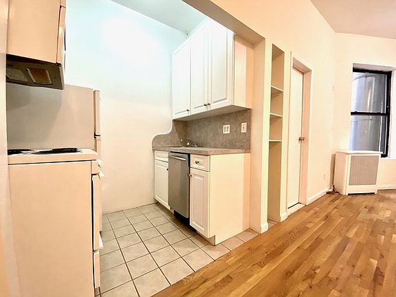 2nd image of 210 W 94th St APT 4A