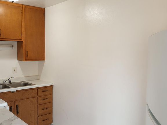 5th image of 406 E Poos Dr