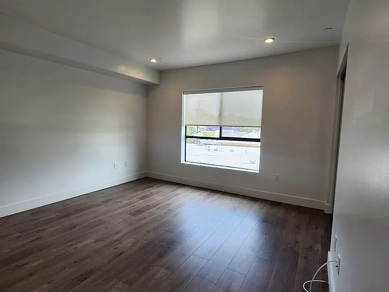 4227 McLaughlin Ave #303 — Photo 12