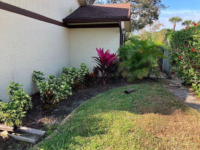 1341 Azalea Dr #1 — Photo 4