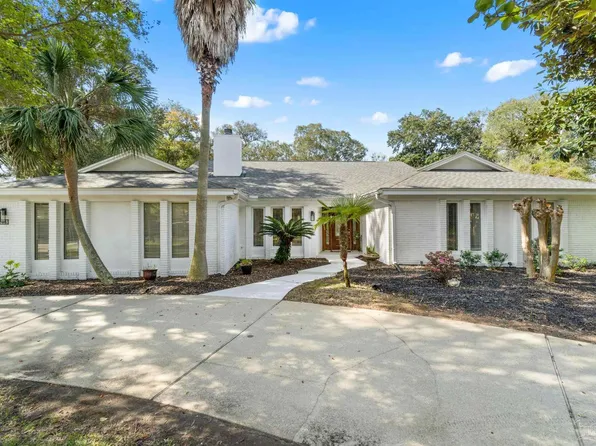 86 Chanteclaire Cir, Gulf Breeze, FL 32561