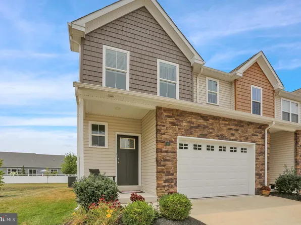 28 Hubbardton Ct, Reading, PA 19608