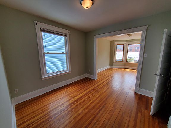 3rd image of 169 Myrtle Ave Floor 2