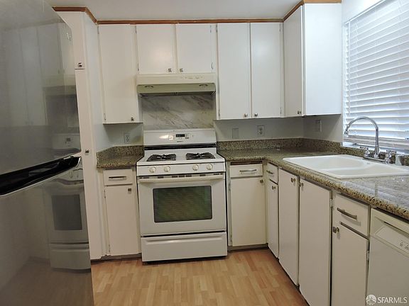 4th image of 2728 Meath Dr