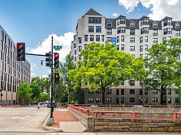 Building-Exterior-06-Varsity-On-K-WashingtonDC-06