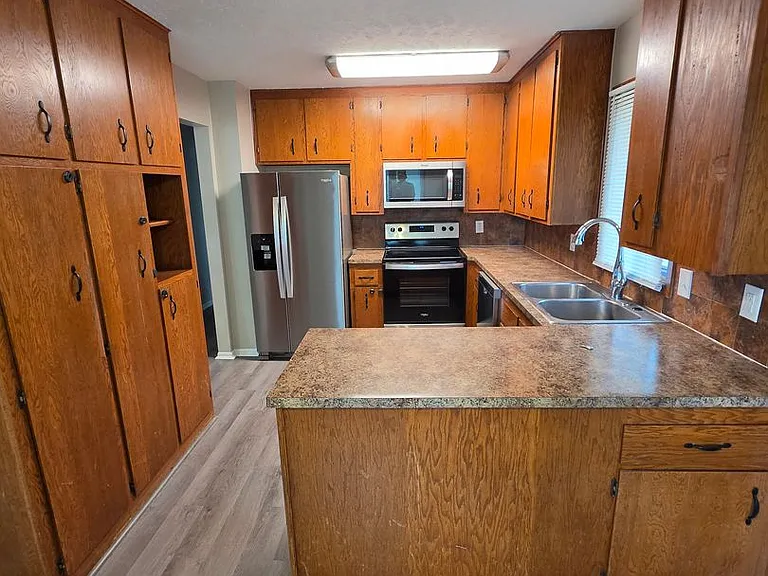 8811 Sprague Cir — Photo 4