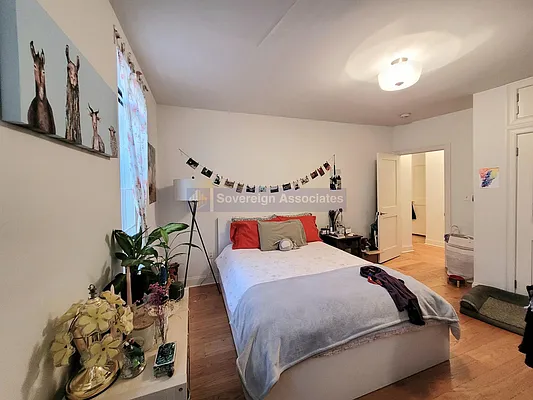 Rented by Sovereign Associates | media 10