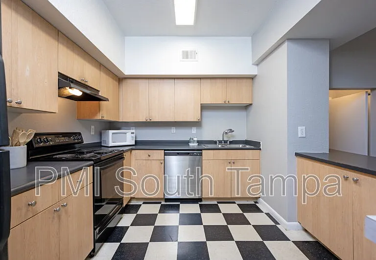 2421 W Horatio St #838 — Photo 10