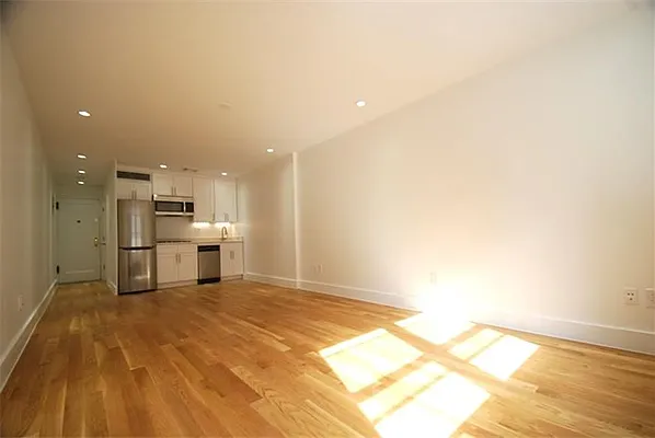 Rented by Buchbinder & Warren | media 12