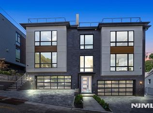 10 Hooks Lane #B, Edgewater, NJ 07020