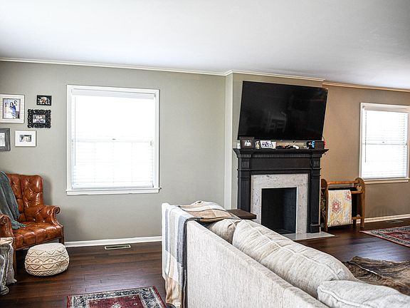 5th image of 104 Reservoir Rd
