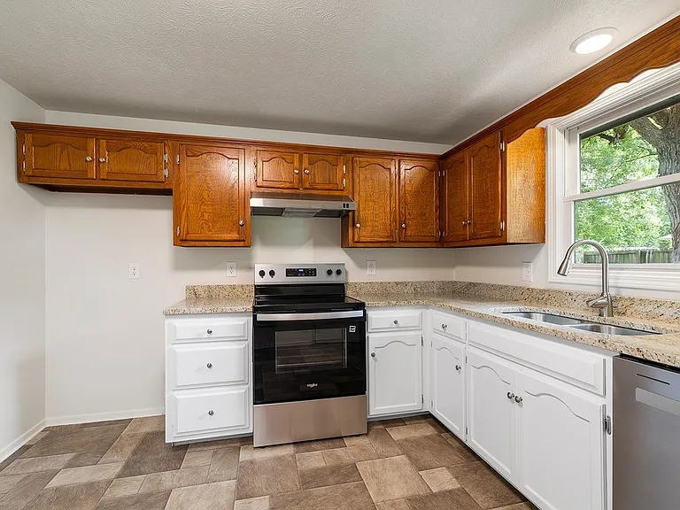 418 W Olive St — Photo 10