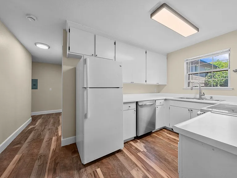 321 T St — Photo 22
