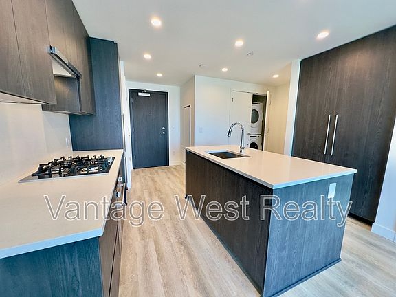 3rd image of 238 Leon Ave #1701