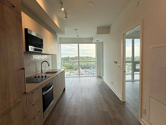 3rd image of 1381 Lakeshore Rd E #615
