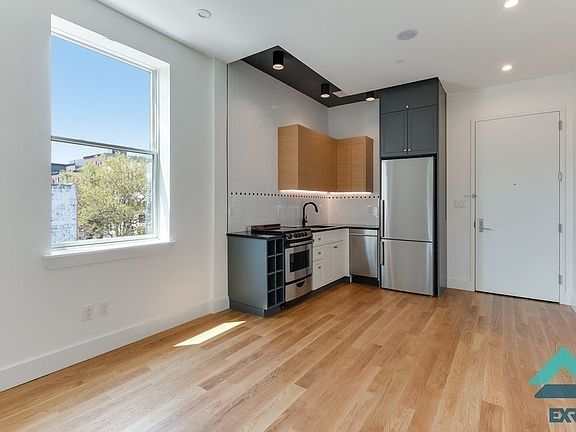 3rd image of 820 Dekalb Ave #C2