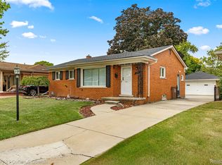 6701 Rosemary St, Dearborn Heights, MI 48127