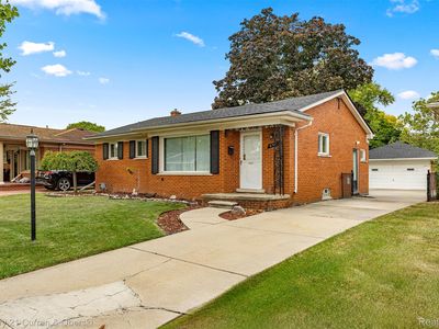 6701 Rosemary St, Dearborn Heights, MI, 48127